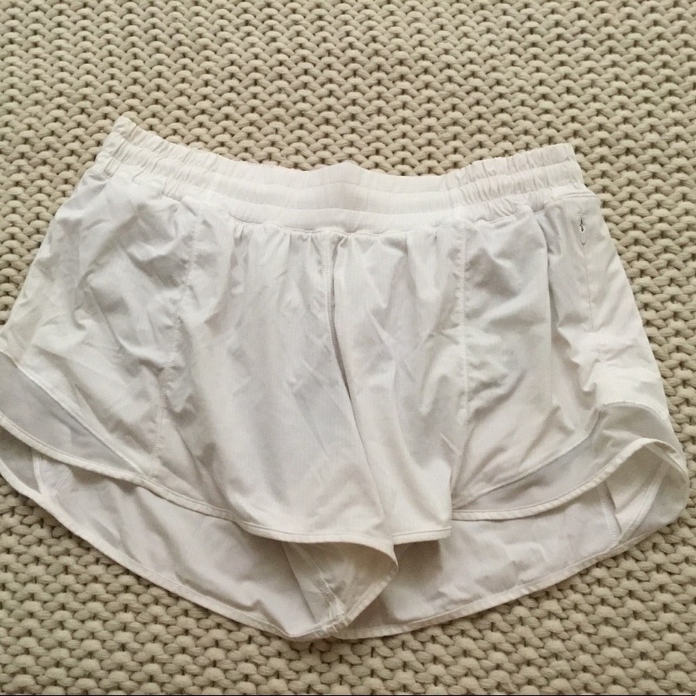 Hotty Hot White Lululemon Shorts 4’’ Mid Rise